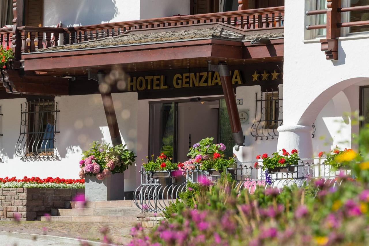 Hotel Genziana เซลวาดีวัลการ์เดนา ภายนอก รูปภาพ